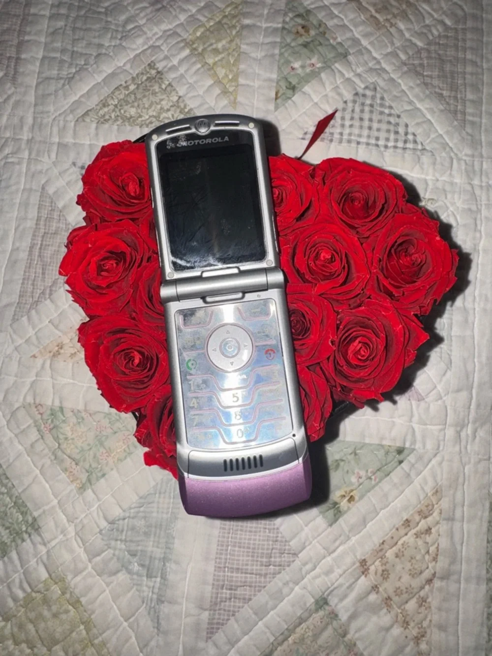 Motorola Razr Flip Phone with Charger!!Pink Verizon Works! Nostalgic Aesthetic